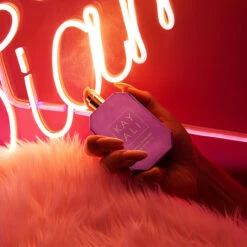 Kayali Sweet Diamond Pink Pepper | 25 100ml -GlowAura Store large hand